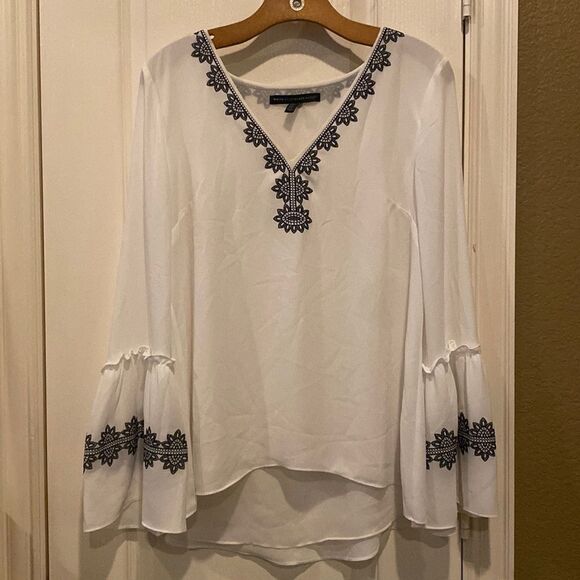 White House Black Market Medallion Embroidered Blouse Size 10 NWOT - Picture 3 of 12